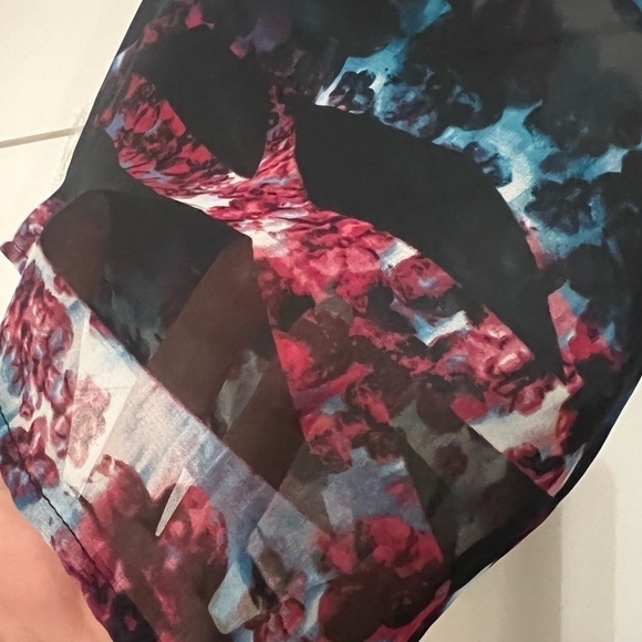 Vibrant Dress - Picture 5 of 6